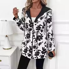 Vendbar frakke med hætte og leopardprint