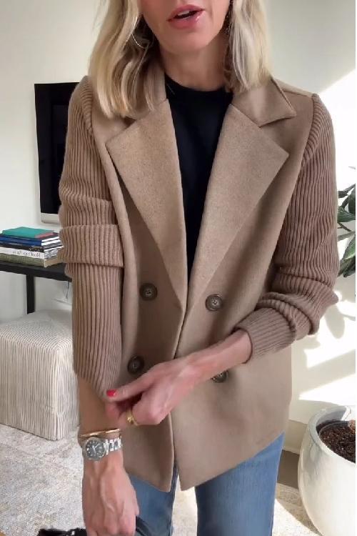 Amora - Elegant Jakke med Strikkede Ærmer